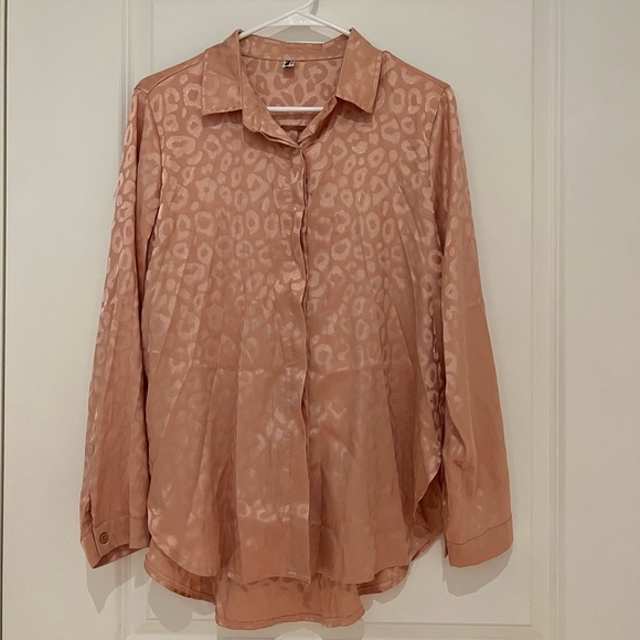 Blush pink leopard silk button down - Picture 1 of 3